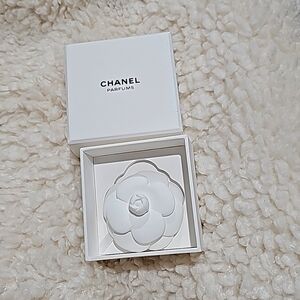 Chanel ceramic camelia